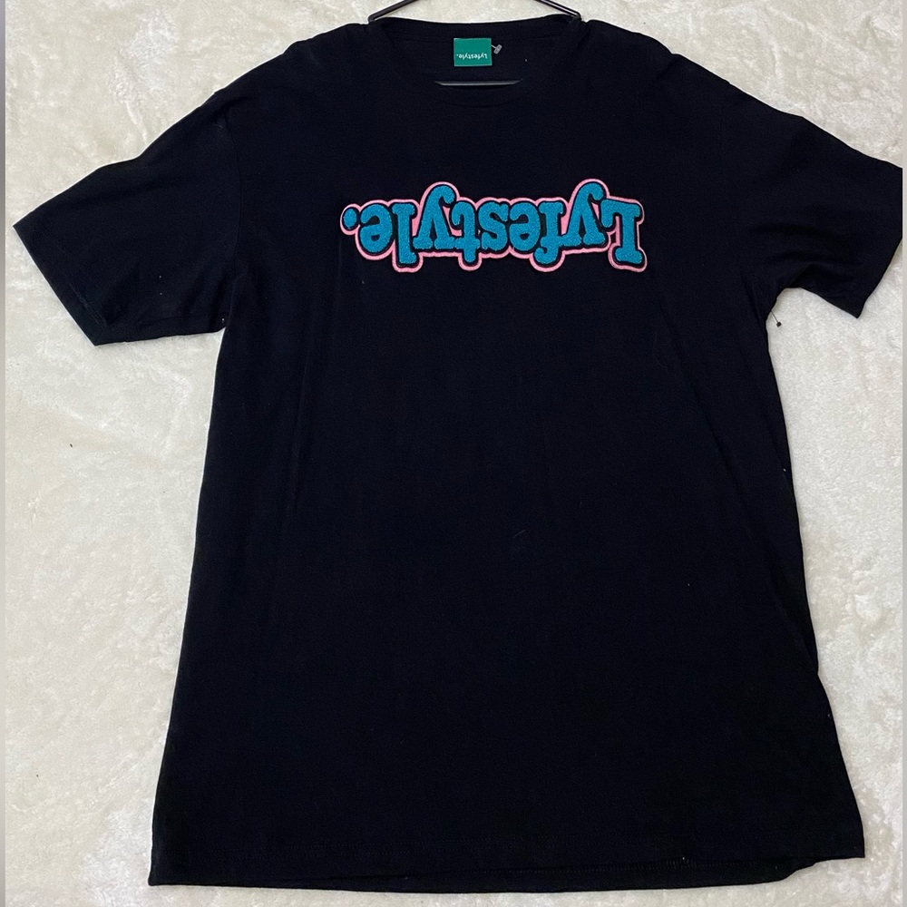 Lyfestyle NYC pink/blue & black Tee • NWOT just the plastic tag holder intact
